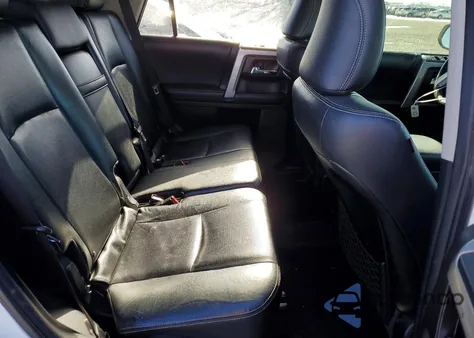 2014 Toyota 4Runner Sr5 z USA, uszkodzony, nr VIN JTEBU5JR5E5158508